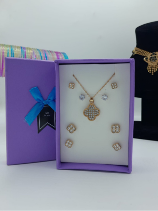 Crystal-Paved Four-Leaf Clover Jewelry Set