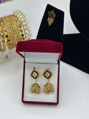 Onyx Geometric Jhumkas