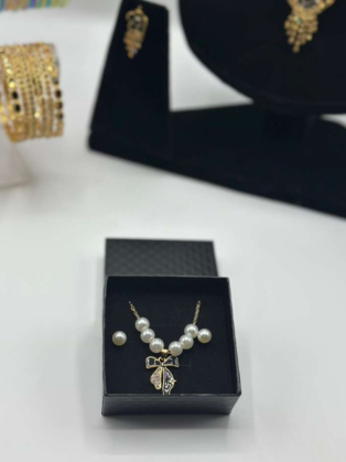 The Bow & Pearl Statement Set