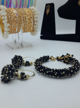 Handcrafted Black Beaded Floral Bracelet & Earings Set