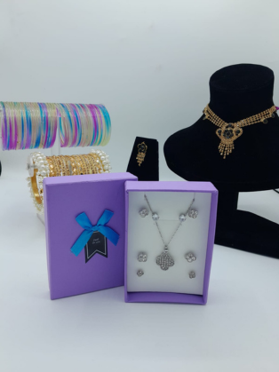 Crystal-Paved Four-Leaf Clover Jewelry Set