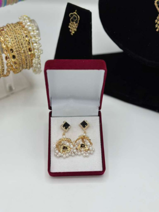 Black Diamond-Cut & Pearl Traditional Jhumkas